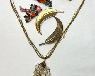 Coro, Kramer, And More Vintage Brooches Fur Clips