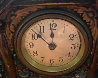 Vintage Cottage-Style Novelty Mantel Clock