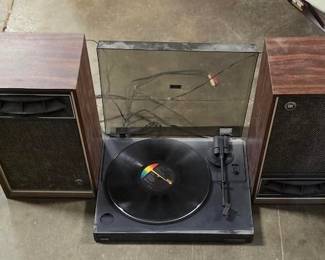 Kenwood KD-291R Belt Drive Turntable with Pair of Woodgrain Speakers