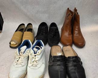 4 Pair of Women's Size 7 Dress Shoes w/ 1 Pair of Walking Shoes