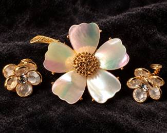 Mid-Century Mandle Mother of Pearl Dogwood Brooch & Clip Earrings - Potterville
