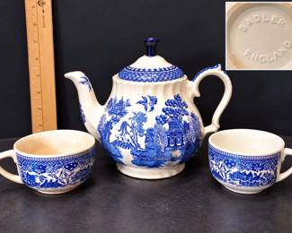 Sadler England Blue Willow Teapot with Lid & 2 Coordinating Cups Vintage Blue & White - Potterville