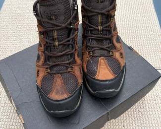 Men's Hi-Tec Waterproof Hiking Boots Size 10 - Estate Sales Warehouse (GR)