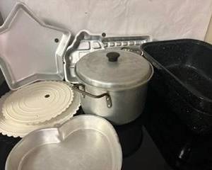 Assorted Baking/Kitchenware Lot - Cake Pans, Cake Trays, 2 Roasters, Metal Pot