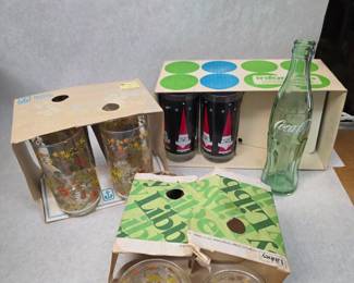 Small Collection of Vintage Retro Libbey Floral Patterned Glasses, Christmas Themed Glasses and More