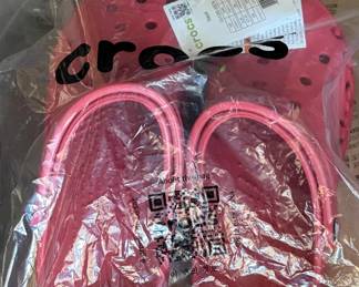 NWT Crocs - Red Size Men's 9 or Women's 11