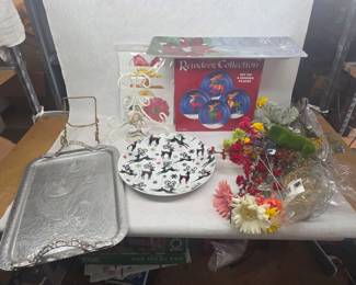 Small Collection of Vintage Christmas Themed Decorations