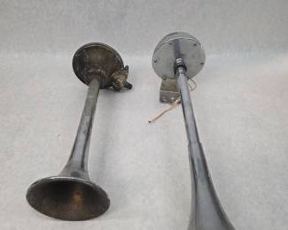 Single Trumpet Electric Horn w/ Single Trumpet Pneumatic Horn
