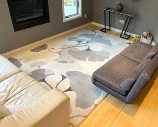10 1/2’ x 7 1/2’ Monochromatic Gray Floral Rug