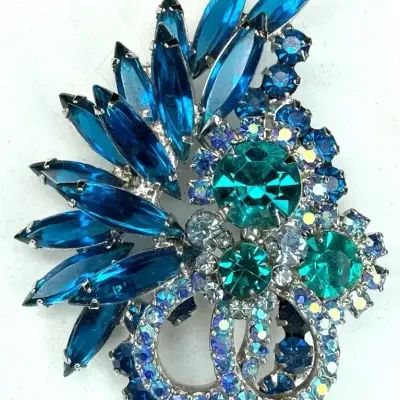Vintage & Other Costume Jewelry PiecesVintage & Other Costume Jewelry Pieces