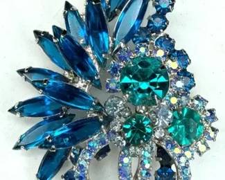 Vintage & Other Costume Jewelry PiecesVintage & Other Costume Jewelry Pieces