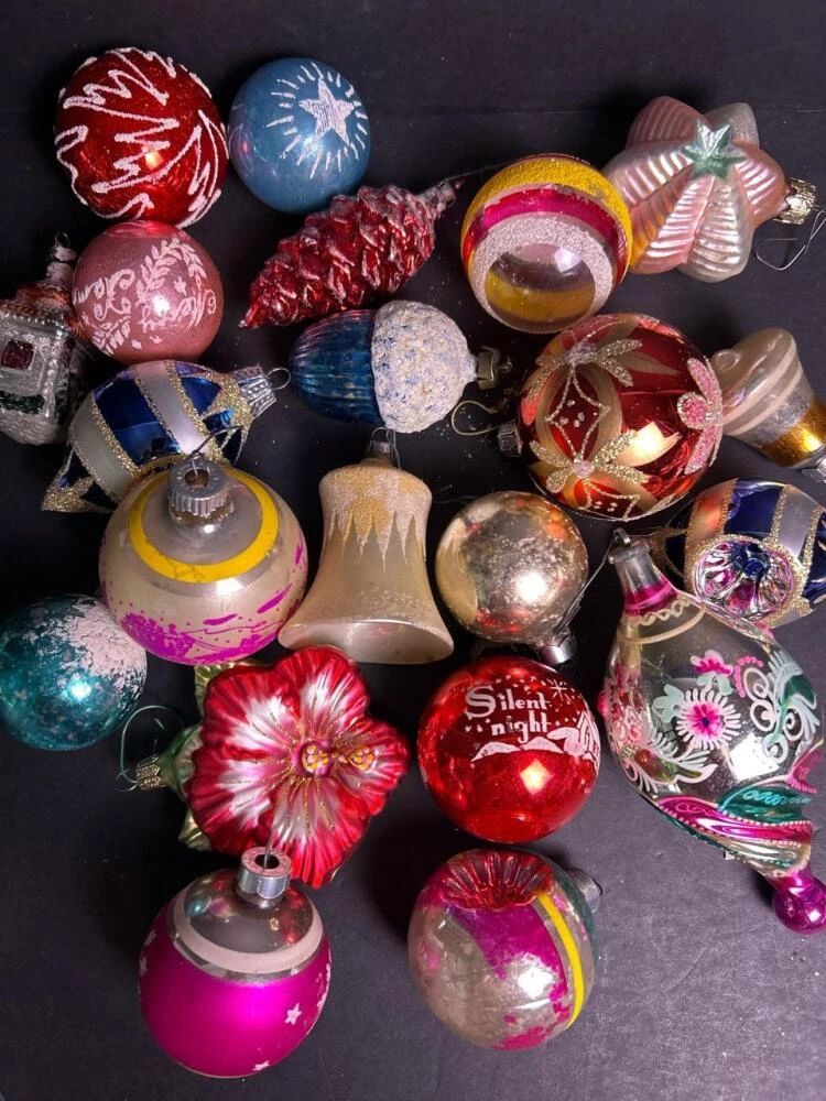 001 vintageglasschristmasornamentsmidce