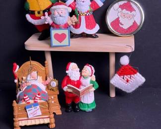 023 assortedsantachristmasornamentsinho