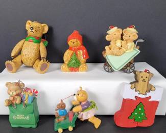 079 assortedbearthemedchristmasornaments