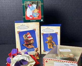 281 assortedchristmasornamentsandplushf
