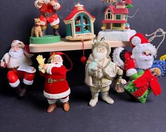 033 assortedsantaclauschristmasornaments