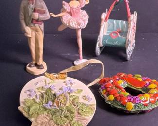 017 assorteddecorativefigurinesandorname