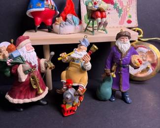 029 assortedsantaclausandchristmasornam
