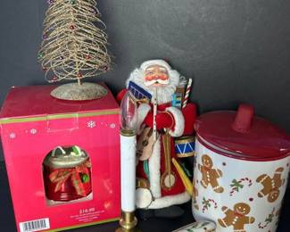 334 assortedholidaydecormusicalsnowglobe
