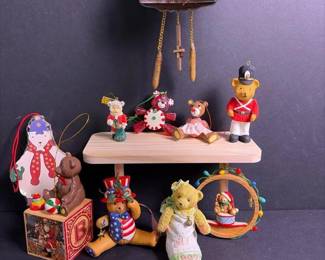 028 assortedbearandholidayfigurineornam