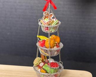 170 hallmark2003miniaturehangingkitchen