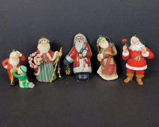 066 santaclauschristmasornamentsassorted