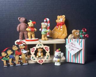 124 assortedchristmasbearornamentsandfi