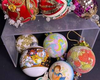 201 assortedvintagechristmasornamentswit
