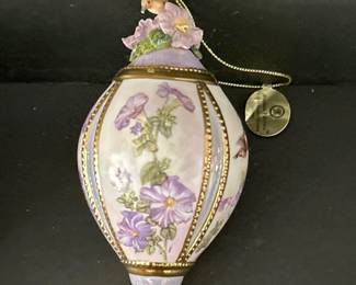 204 lenaliuporcelainperfumedpetuniaorna