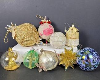 095 assortedvintagechristmasornamentsbea