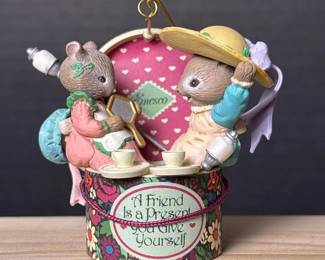 162 enesco1991hatsofftochristmasmouse