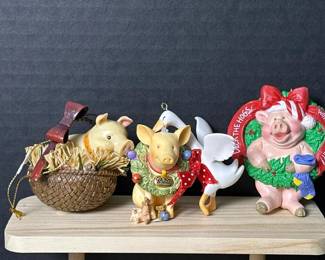 247 pigchristmasornamentsassortmentholid