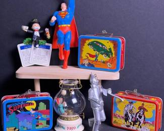 021 assortedhallmarkornamentsandnovelty
