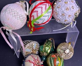 200 vintagechristmasornamentsinassorted