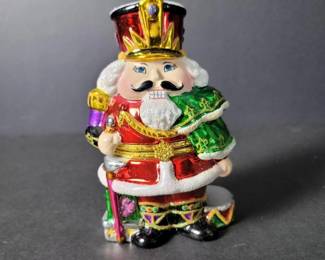 057 glassnutcrackerfigurinewithglittera