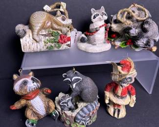 224 raccoonchristmasornamentsandfigurine