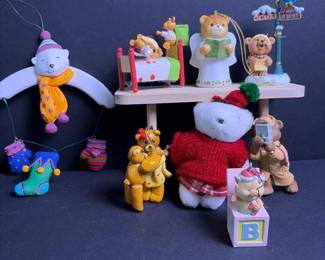 031 assortedbearchristmasornamentshallma