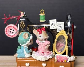 154 enesco1994buttonsnbowsboutiqueorna