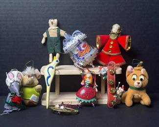131 assortedvintagechristmasornamentsand