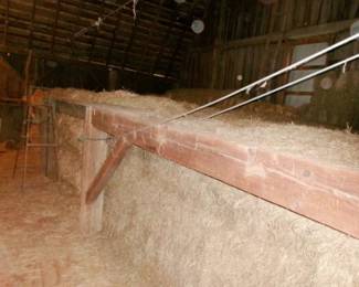 STRAW  HAY BAILS