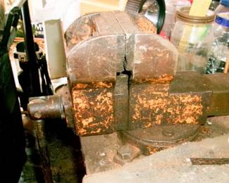 NO NAME VISE