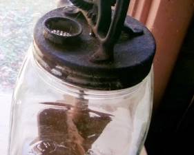 DAISEY BUTTER CHURN