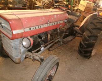 MASSEWY 135 TRACTOR