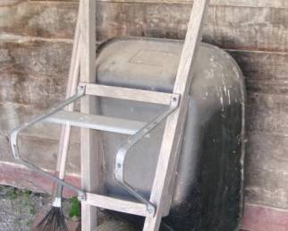 WHEELBARROW
