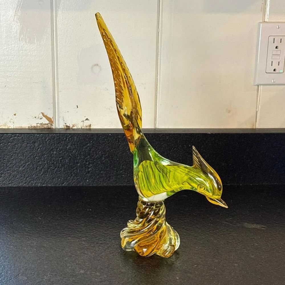 001 muranostyleamberandgreenbirdfigure
