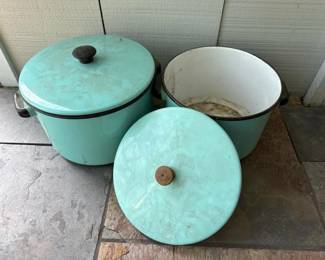 257 vintageblueenamelstockpotswithlids