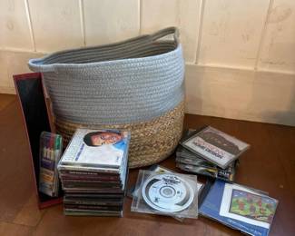 226 assortedcdsandcdromswithwovenstor