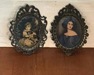 012 pairofsmallornateframedportraits