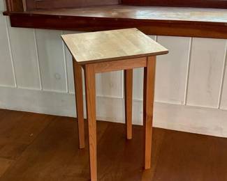 194 lightwoodsquareaccenttable