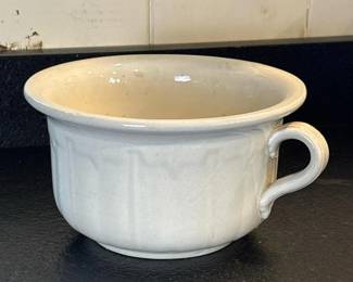 124 whiteceramicchamberpot